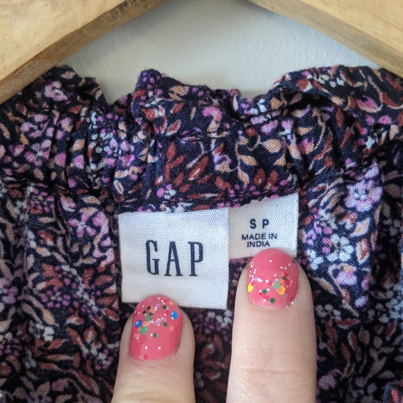 Feminine Floral Top - Picture 3 of 4